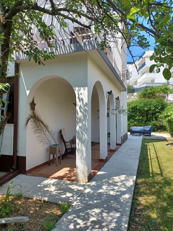 Apartment Bunjo'S Beach House Trogir Zewnętrze zdjęcie