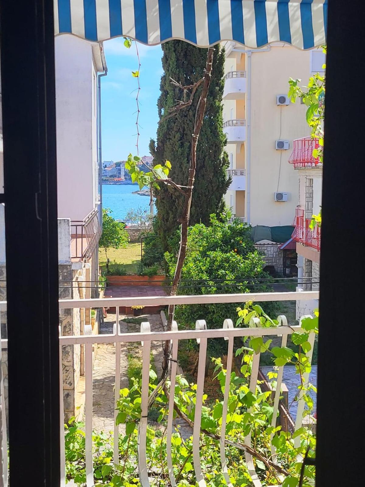 Apartment Bunjo'S Beach House Trogir Zewnętrze zdjęcie